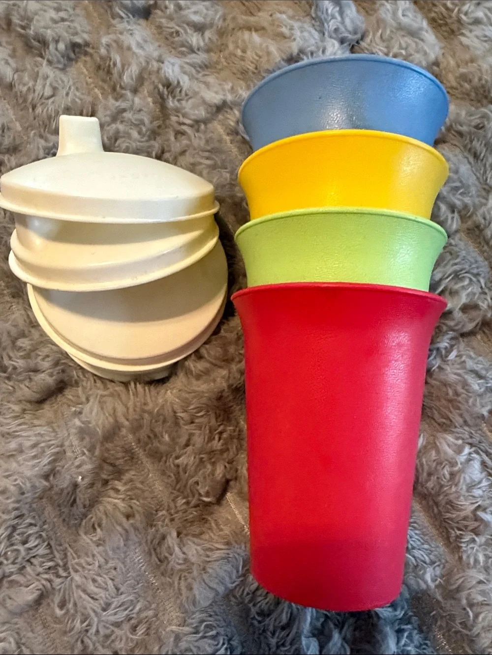 VinTupperware Colorful Plastic Cups with Lids - red, Yellow, Green, Blue